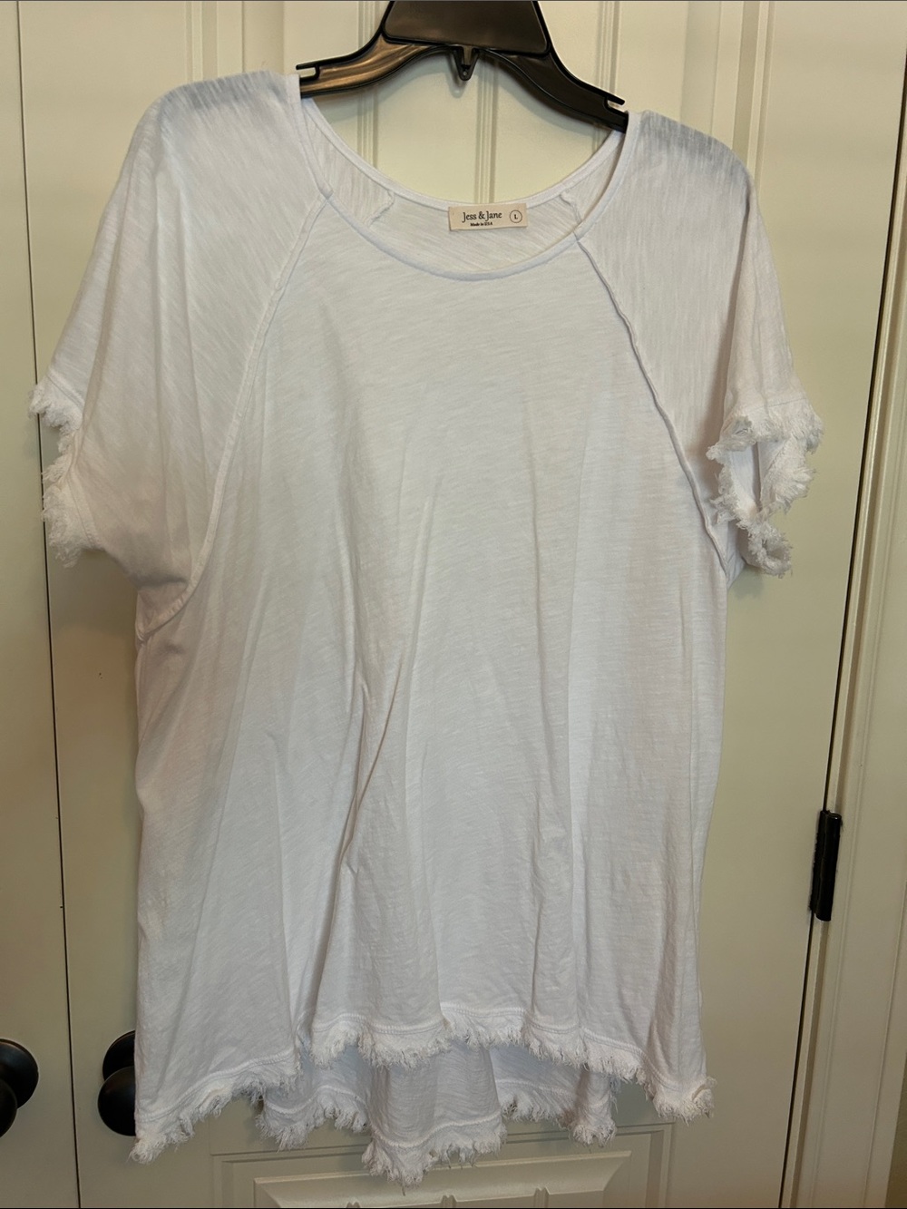 Jess & Jane White Frayed-Edge Short Sleeve Top